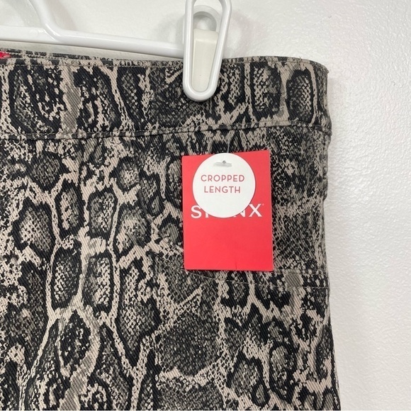 Spanx NWT Cropped Jean-ish Leggings - Picture 5 of 6